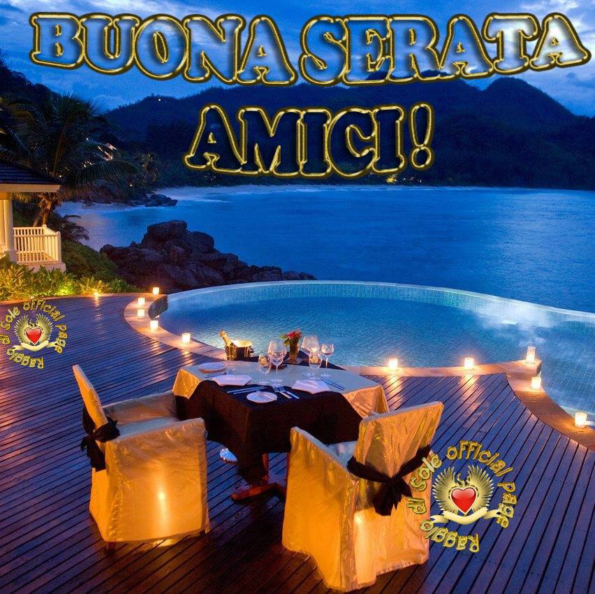 Cena romantica in riva al mare con la scritta BUONA SERATA AMICI! e logo