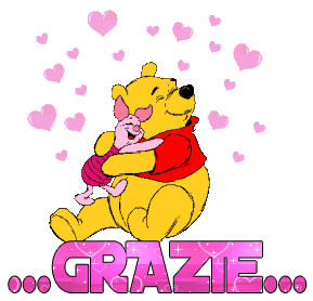 Winnie the Pooh abbraccia un maialino rosa sotto cuori su sfondo rosa