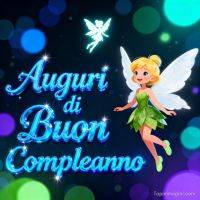 Scritta di auguri di buon compleanno con fatina bionda alata su sfondo con luci colorate