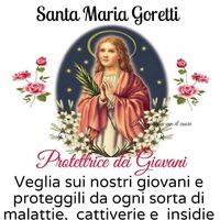 Santa Maria Goretti, un simbolo di purezza e protezione, circondata da rose in commemorazione della sua vita e del suo spirito santo.